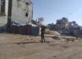Humo tras un bombardeo junto a una tienda de desplazados en la ciudad de GazaEuropa Press/Contacto/Hashem Zimmo
