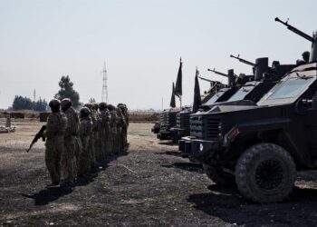 Archivo - Una unidad de las Fuerzas Democráticas Sirias (FDS) se prepara para patrullar las calles de Raqqa, en SiriaEuropa Press/Contacto/Antonin Burat - Archivo
