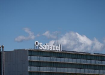 Archivo - Exterior de la sede de Banco Sabadell, a 17 de abril de 2025, en Barcelona, Cataluña (España).David Zorrakino - Europa Press - Archivo