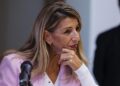 La vicepresidenta segunda del Gobierno y ministra de Trabajo y Economía Social, Yolanda Díaz, durante una rueda de prensa posterior a su reunión con los alcaldes y alcaldesas de los municipios afectados por la dana, en la Delegación del Gobierno, a 3 de oRober Solsona - Europa Press