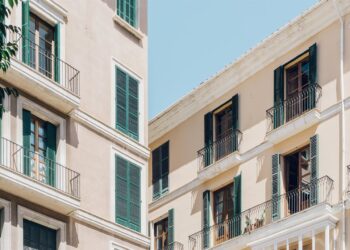 Archivo - Imagen de un edificio.PISOS.COM - Archivo