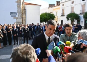 El presidente del Gobierno, Pedro Sánchez, en el funeral del expresidente de Extremadura, Guillermo Fernández Vara.ANDRÉS RODRÍGUEZ/EUROPA PRESS