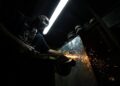 Archivo - Un trabajador del sector del metalJoaquin Corchero - Europa Press - Archivo