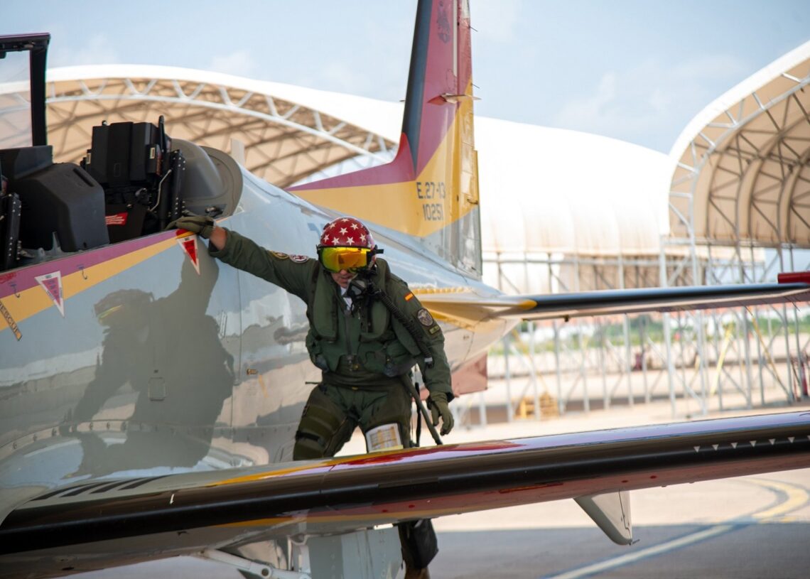 Archivo - EL teniente coronel Gonzalo López García de Carellán en el Pilatus PC-21EJÉRCITO DEL AIRE Y EL ESPACIO - Archivo
