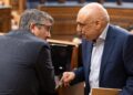 Archivo - El portavoz del PSOE en el Congreso, Patxi López (i), y el diputado del PSOE Rafael Simancas (d) conversan durante una sesión plenaria extraordinaria, en el Congreso de los Diputados, a 22 de julio de 2025, en Madrid (España). El Congreso cierraEduardo Parra - Europa Press - Archivo