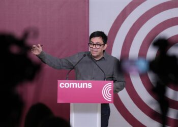 El portavoz de los Comuns y diputado de Sumar en el Congreso, Gerardo Pisarello, durante una rueda de prensa en la sede de los Comuns, a 6 de octubre de 2025, en Barcelona, Cataluña (España). Durante la comparecencia, ha valorado la actualidad política coDavid Zorrakino - Europa Press