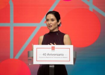 La presidenta de la Comunidad de Madrid, Isabel Díaz Ayuso, interviene durante el acto conmemorativo del 40º aniversario del Consorcio Regional de Transportes de MadridAlejandro Martínez Vélez - Europa Press
