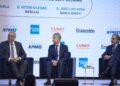 (I-D) El CEO de Kutxabank, Eduardo Ruiz de Gordejuela; el CEO de Ibercaja, Víctor Iglesias y .el CEO de Banca March, José Luis Acea, participan en un mesa redonda durante el XVI Encuentro Financiero del sector bancario, organizado por 'Expansión', KPMG, AJesús Hellín - Europa Press