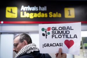 Israel extiende la detención de una activista española de la Flotilla a Gaza hasta el miércoles por supuesta agresión