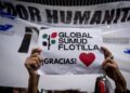Decenas de personas esperan la llegada de los 21 ciudadanos españoles integrantes de la Sumud Global Flotilla al Aeropuerto Adolfo Suárez Madrid-BarajasA. Pérez Meca - Europa Press