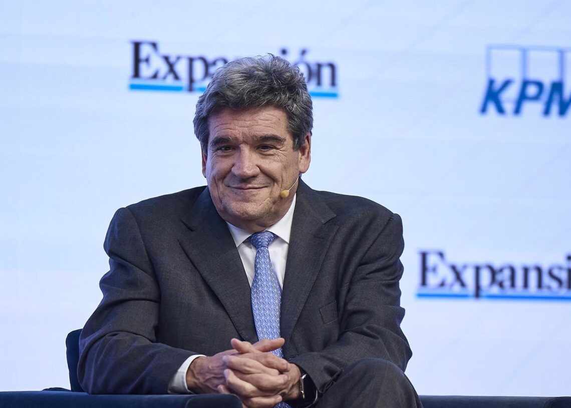 El Gobernador del Banco de España, José Luis Escribá, interviene en el XVI Encuentro Financiero del sector bancario, organizado por 'Expansión', KPMG, American Express y Cunef Universidad, en el auditorio El Beatriz, a 6 de octubre de 2025, en Madrid (EspJesús Hellín - Europa Press