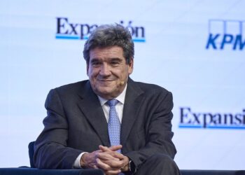 El Gobernador del Banco de España, José Luis Escribá, interviene en el XVI Encuentro Financiero del sector bancario, organizado por 'Expansión', KPMG, American Express y Cunef Universidad, en el auditorio El Beatriz, a 6 de octubre de 2025, en Madrid (EspJesús Hellín - Europa Press
