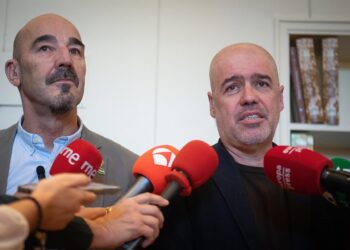 El vicesecretario general de Política Sindical de UGT, Fernando Luján (i) y el secretario general de CCOO, Unai Sordo (d), ofrecen declaraciones a los medios tras una reunión con la vicepresidenta del Gobierno y ministra para la Transición Ecológica y el Fernando Sánchez - Europa Press