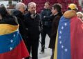 Archivo - Varias personas durante una concentración ‘Por una Venezuela libre’, frente al Teatro Arriaga, a 12 de enero de 2025, en Bilbao (archivo)David de Haro - Europa Press - Archivo