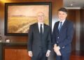 Archivo - De idza a dcha: el presidente de PSN, Armando Solís, junto al profesor Luis A. Seco.PSN - Archivo