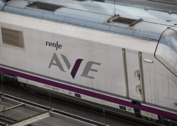 Archivo - Un tren en la Estación de Madrid - Puerta de Atocha - Almudena GrandesJesús Hellín - Europa Press - Archivo