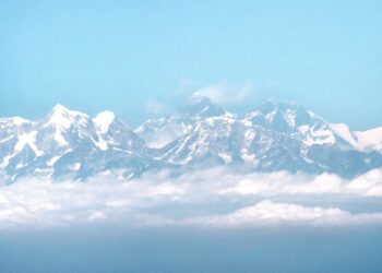 Archivo - Cordillera del Himalaya con el Everest al fondo (archivo)Sina Schuldt/Dpa - Archivo