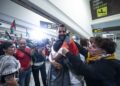 Varios activistas de la Global Sumud Flotilla a su llegada al Aeropuerto Josep Tarradellas Barcelona-El Prat, a 6 de octubre de 2025, en Bilbao, Vizcaya, País Vasco (España). Un grupo de 27 españoles de la flotilla Global Sumud que quedaban en Israel ha vDavid de Haro - Europa Press