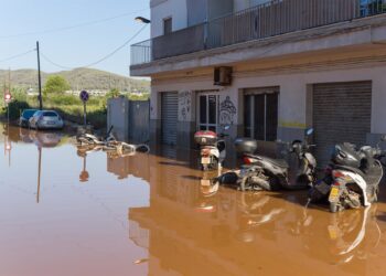 Una calle anegada de agua tras las lluvias en Ibiza.Germán Lama - Europa Press