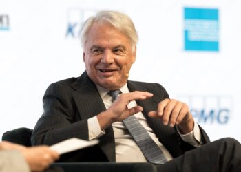 El presidente de Mutua Madrileña, Ignacio Garralda, interviene en la segunda jornada del XVI Encuentro Financiero del sector bancario, organizado por 'Expansión', KPMG, American Express y Cunef Universidad, en el auditorio El Beatriz, a 7 de octubre de 20Diego Radamés - Europa Press