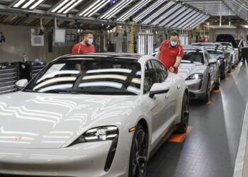 Archivo - Imagen de una fábrica de Porsche.PORSCHE - Archivo