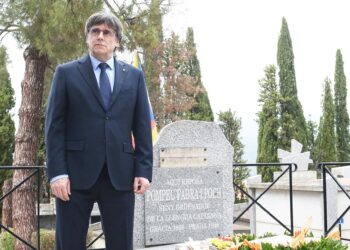 Archivo - El presidente de Junts, Carles Puigdemont, durante una ofrenda a Pompeu Fabra.Glòria Sánchez - Europa Press - Archivo