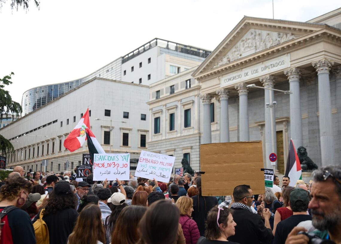 Archivo - Imagen de archivo de una concentración propalestina frente al Congreso de los Diputados, en mayo de 2025,Jesús Hellín - Europa Press - Archivo