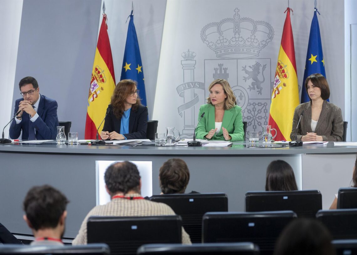 (I-D) El ministro de Transformación Digital y Función Pública, Óscar López; la ministra de Sanidad, Mónica García; la ministra de Educación, Formación Profesional y Deportes y portavoz del Gobierno, Pilar Alegría, y la ministra de Ciencia, Innovación y UnAlberto Ortega - Europa Press