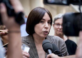 Archivo - La ministra de ciencia, Innovación y universidades, Diana Morant, atiende a los medios de comunicación tras una sesión de control al Gobierno en el Senado, a 10 de junio de 2025, en Madrid (España). A. Pérez Meca - Europa Press - Archivo