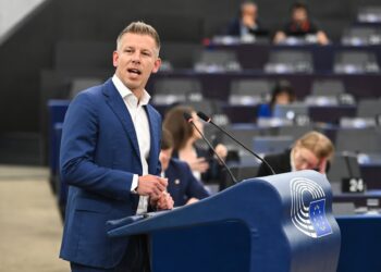 Archivo - El eurodiputado húngaro Peter Magyar, en un debate en el pleno de Estrasburgo.MATHIEU CUGNOT // EUROPEAN PARLIAMENT - Archivo