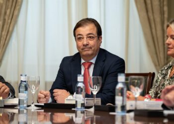 Archivo - El vicepresidente segundo del Senado, Guillermo Fernández Vara, en la mesa de trabajo tras la Sesión Constitutiva, en el Senado, a 17 de agosto de 2023, en Madrid (España). Diego Radamés - Europa Press - Archivo
