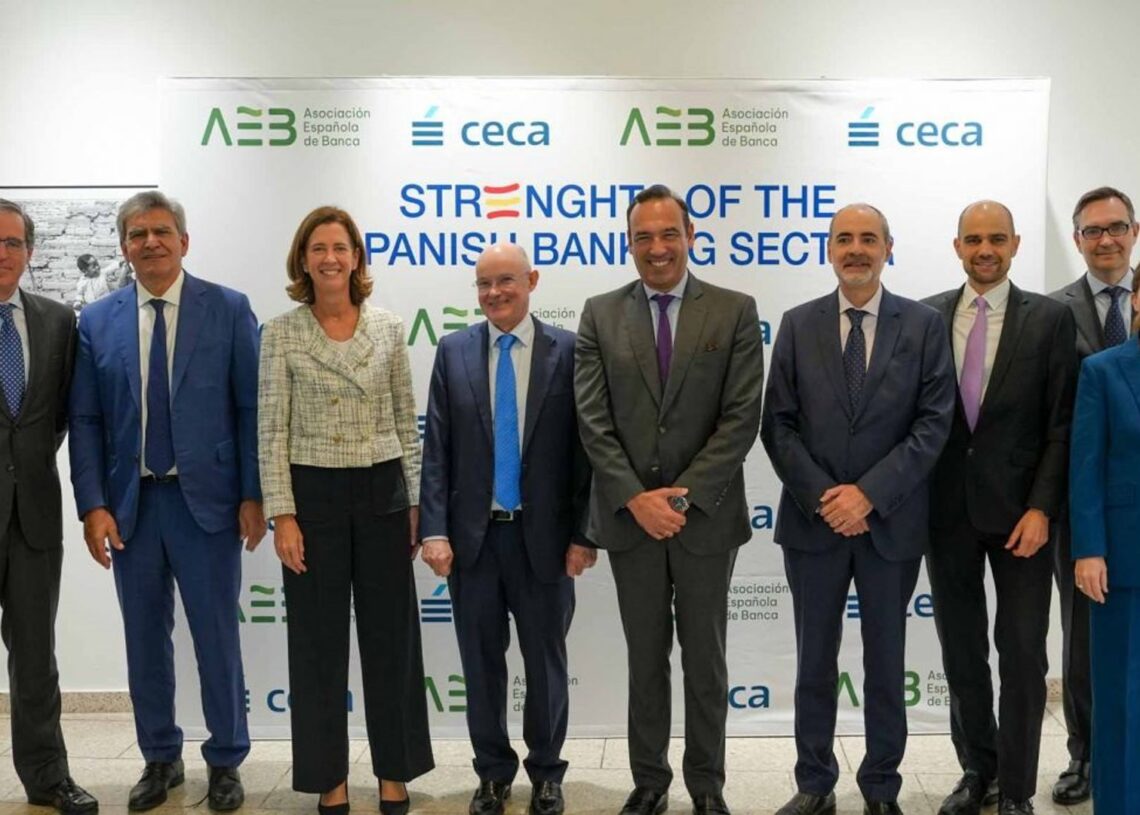 Representantes de AEB, CECA, BBVA y Banco Santander en un evento en Fráncfort sobre simplificación regulatoria.AEB/CECA