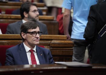 El presidente de la Generalitat, Salvador Illa, durante la primera jornada del Debate de Política General, en el Parlament de Catalunya, a 7 de octubre de 2025, en Barcelona, Catalunya (España). Con la tensión patente entre sus socios de investidura, IllaDavid Zorrakino - Europa Press
