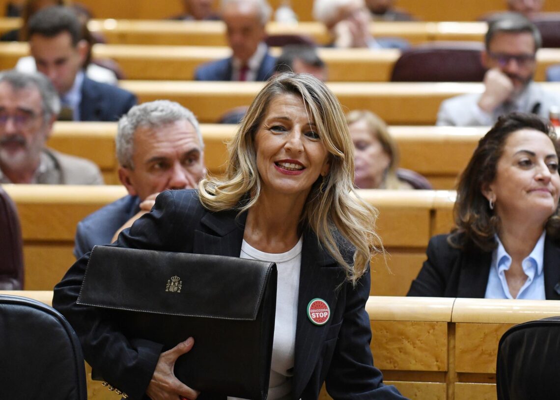 La vicepresidenta segunda del Gobierno y ministra de Trabajo y Economía Social, Yolanda Díaz, durante una sesión de control al Gobierno, en el Senado, a 7 de octubre de 2025, en Madrid (España). Fernando Sánchez - Europa Press