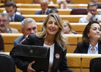 La vicepresidenta segunda del Gobierno y ministra de Trabajo y Economía Social, Yolanda Díaz, durante una sesión de control al Gobierno, en el Senado, a 7 de octubre de 2025, en Madrid (España). Fernando Sánchez - Europa Press