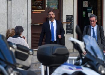 Archivo - El senador de Coalición Canaria Pedro Manuel Sanginés (i) llega a declarar de forma voluntaria al Tribunal Supremo (TS), a 16 de abril de 2024, en Madrid (España). Gustavo Valiente - Europa Press - Archivo
