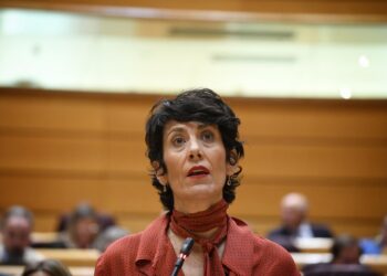 La ministra de Inclusión, Seguridad Social y Migraciones de España, Elma Saiz, durante una sesión de control al Gobierno, en el Senado, a 7 de octubre de 2025, en Madrid (España). Fernando Sánchez - Europa Press