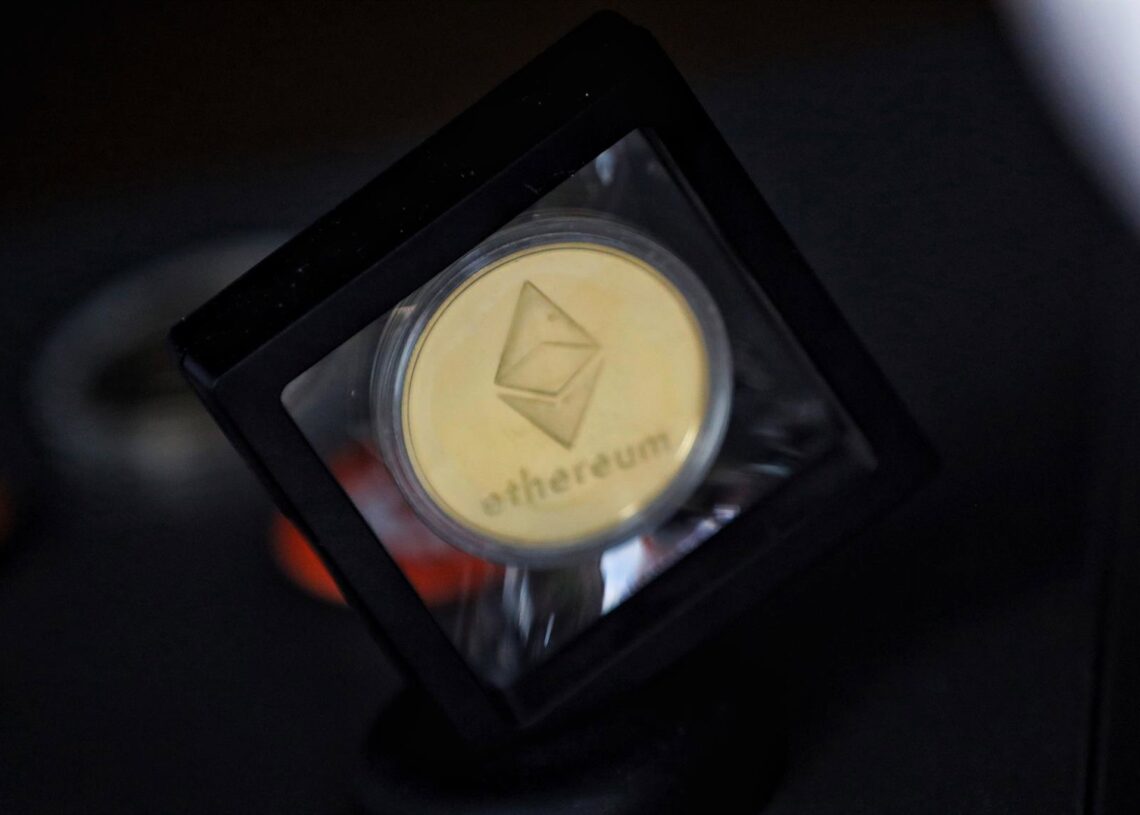 Archivo - Una criptomoneda de ethereum, a 14 de septiembre de 2022, en Madrid (España). .Eduardo Parra - Europa Press - Archivo