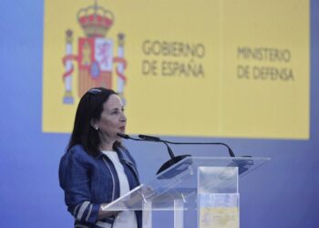 La ministra de Defensa, Margarita Robles, durante la ceremonia de puesta a flote del submarino S-82 'Monturiol', segunda unidad de la serie S-80 construida para la Armada, en el Astillero de Navantia, a 3 de octubre de 2025, en Cartagena, Murcia (España).Martín C. - Europa Press