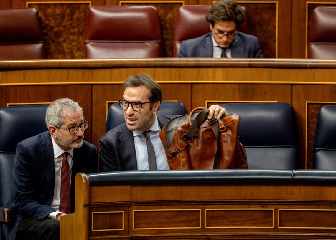 El ministro de Economía, Comercio y Empresa, Carlos Cuerpo, durante una sesión plenaria, en el Congreso de los Diputados, a 7 de octubre de 2025, en Madrid (España). Ricardo Rubio - Europa Press