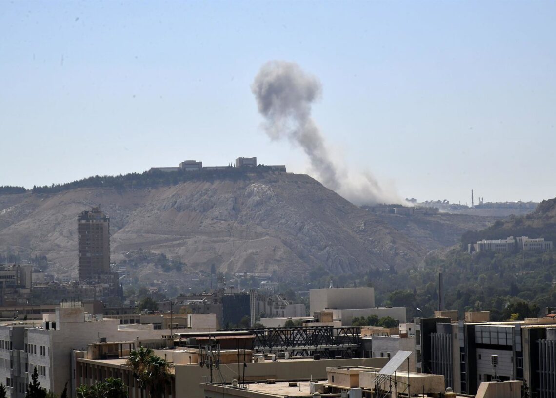 Archivo - Imagen de archivo de un bombardeo en SiriaEuropa Press/Contacto/Ammar Safarjalani - Archivo