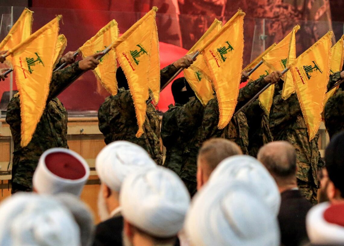 Archivo - Militantes de Hezbolá desfilan durante una ceremonia para conmemorar el primer aniversario del asesinato de su líder Ibrahim Akil en un suburbio al sur de BeirutEuropa Press/Contacto/Marwan Naamani