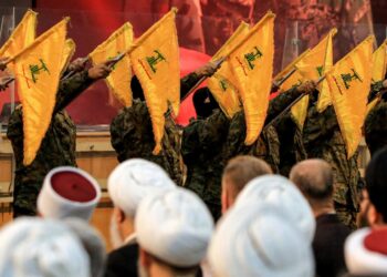 Archivo - Militantes de Hezbolá desfilan durante una ceremonia para conmemorar el primer aniversario del asesinato de su líder Ibrahim Akil en un suburbio al sur de BeirutEuropa Press/Contacto/Marwan Naamani