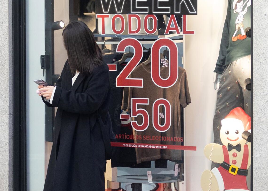 Archivo - Un escaparate avisando de descuentos durante el 'Black Friday'Eduardo Parra - Europa Press - Archivo