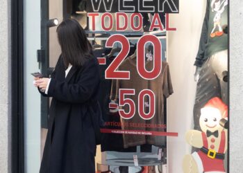 Archivo - Un escaparate avisando de descuentos durante el 'Black Friday'Eduardo Parra - Europa Press - Archivo