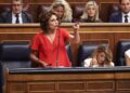 La vicepresidenta primera y ministra de Hacienda, María Jesús Montero, interviene durante una sesión de Control al Gobierno, en el Congreso de los Diputados, a 7 de octubre de 2025, en Madrid (España). El pleno del Congreso vota hoy el embargo de armas a Eduardo Parra - Europa Press