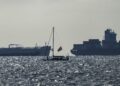 Uno de los barcos de la Global Sumud Flotilla llega escoltado por el Ejército israelí al puerto de AsdodIlia  Yefimovich/dpa