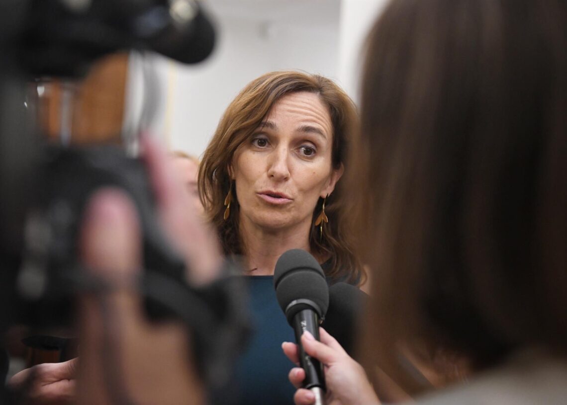 Archivo - La ministra de Sanidad, Mónica García, ofrece unas declaraciones a la prensa, a su salida de una sesión plenaria extraordinaria, en el Congreso de los Diputados, a 22 de julio de 2025, en Madrid (España).Fernando Sánchez - Europa Press - Archivo