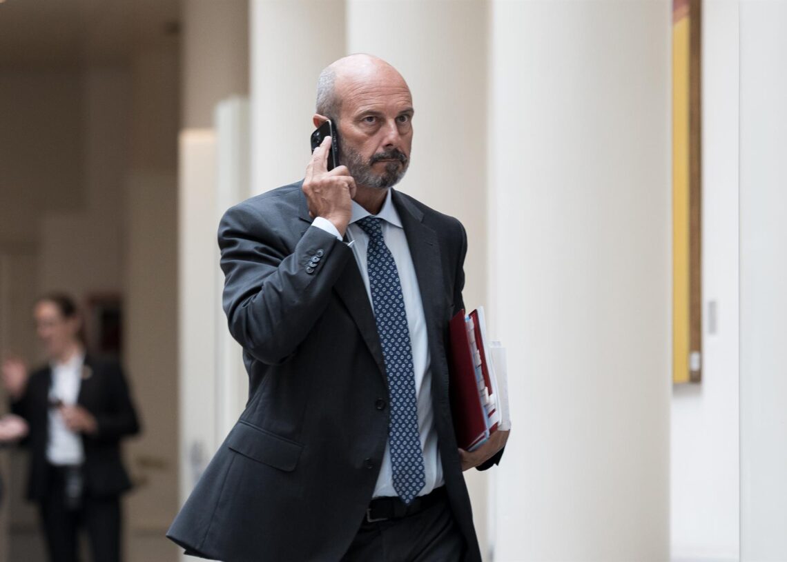 El presidente del Senado, Pedro Rollán, a su llegada a una sesión de control al Gobierno, en el Senado, a 30 de septiembre de 2025, en Madrid (España). Diego Radamés - Europa Press