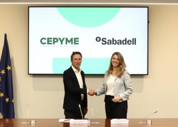 El director general y director de Banca de Empresas, Red y Banca Privada de Banco Sabadell, Carlos Ventura, y la presidenta de Cepyme, Ángela de MiguelDANIEL CIFUENTES GONZALEZ/CEPYME/BANCO SABADELL